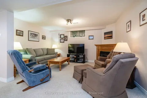 2 Charles Street, Penetanguishene, ON L9M 2G6
