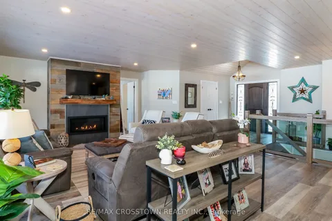 241 Eight Mile Point Road, Oro-Medonte, ON L3V 6H1