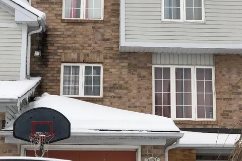 102 Pickett Crescent, Barrie, ON L4N 8B9