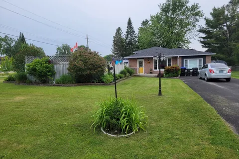 2 Lynn Street, Tiny, ON L0L 2J0