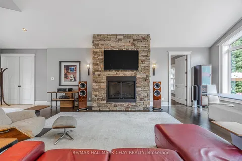 36 Lilac Lane, Springwater, ON L9X 0N4