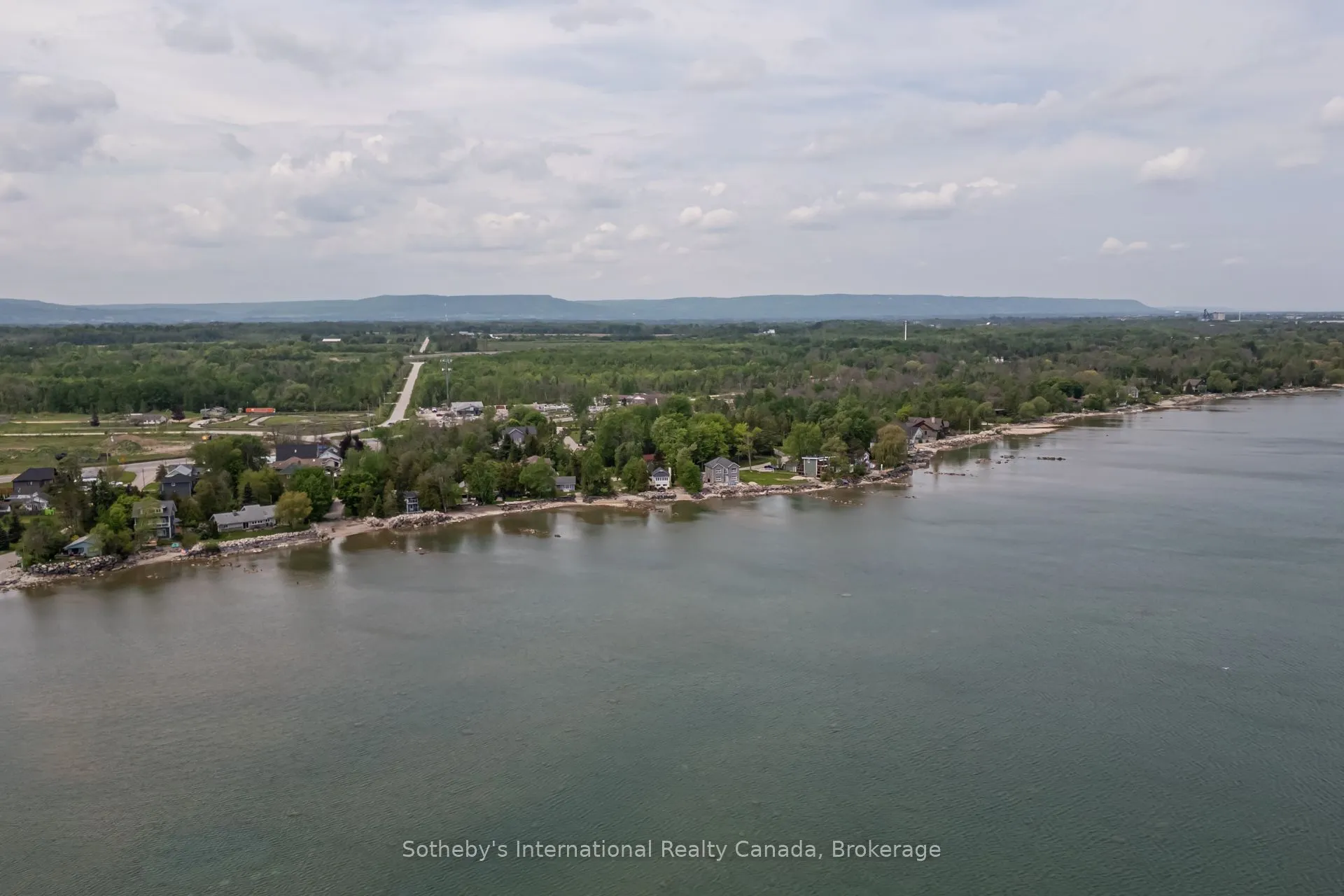 16 William Avenue, Wasaga Beach, ON L9Z 2X3