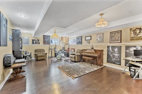 22 Dykstra Drive, Barrie, ON L4N 0E2