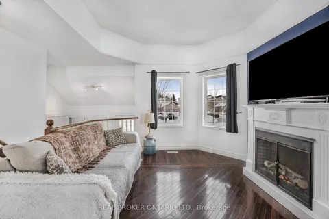 22 Dykstra Drive, Barrie, ON L4N 0E2