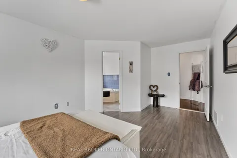 22 Dykstra Drive, Barrie, ON L4N 0E2