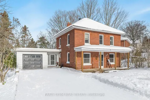 21 Robert Street, Penetanguishene, ON L9M 1A9