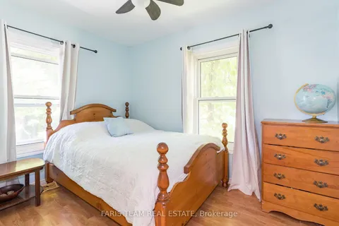 21 Robert Street, Penetanguishene, ON L9M 1A9