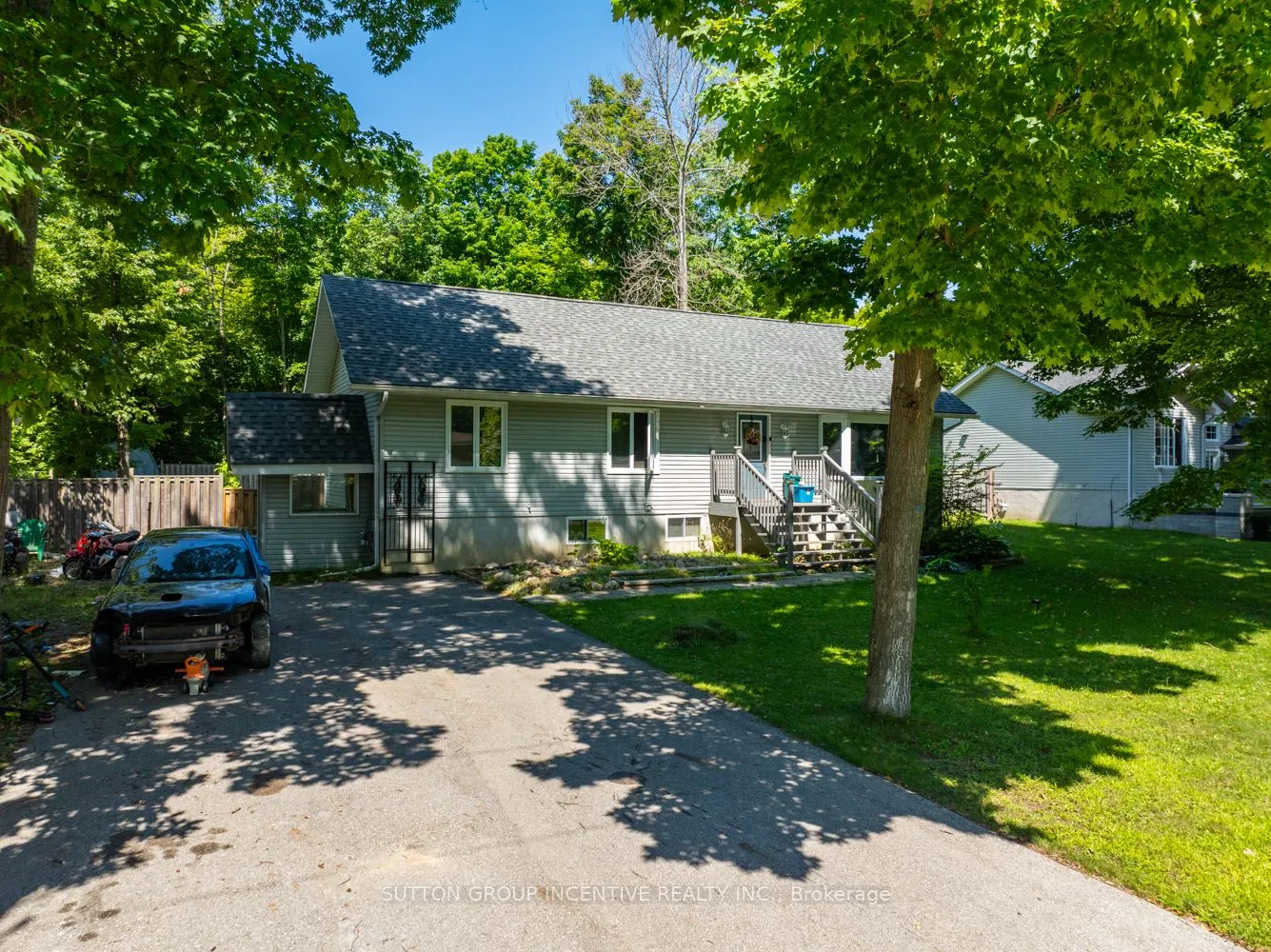 37 St. Laurent Boulevard, Tiny, ON L9M 0J2