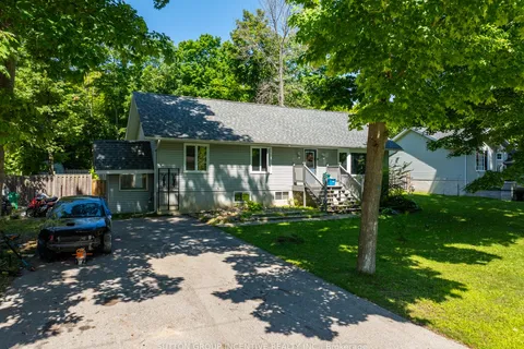 37 St. Laurent Boulevard, Tiny, ON L9M 0J2