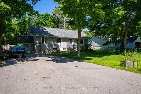 37 St. Laurent Boulevard, Tiny, ON L9M 0J2