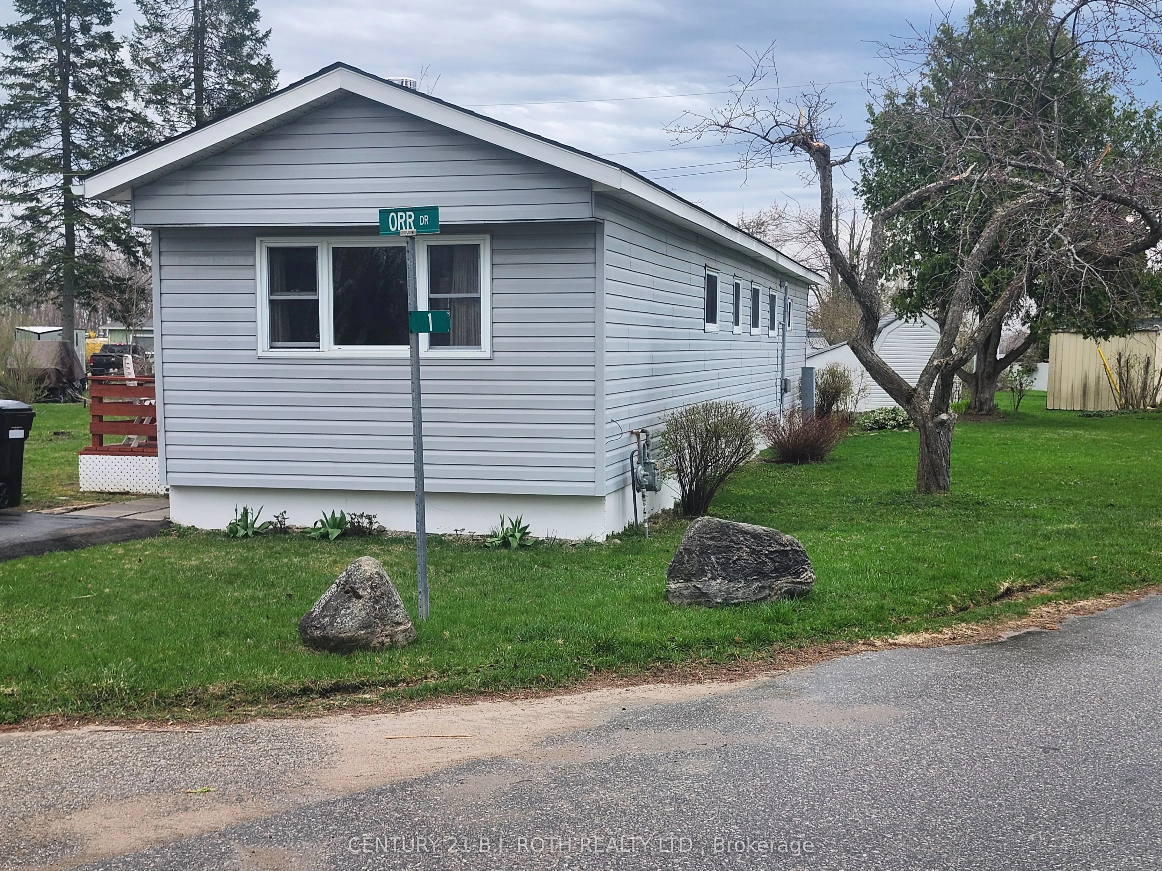 1 Orr Drive, Oro-Medonte, ON L3V 0P9