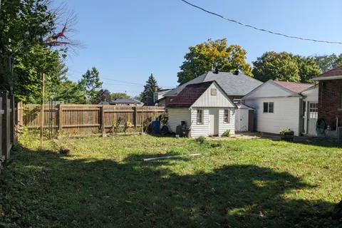 35 Argyle Avenue, Orillia, ON L3V 2V5