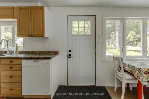 83 BEACH Road, Tiny, ON L9M 1R2