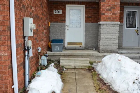 201 STANLEY Street, Barrie, ON L4M 6X9