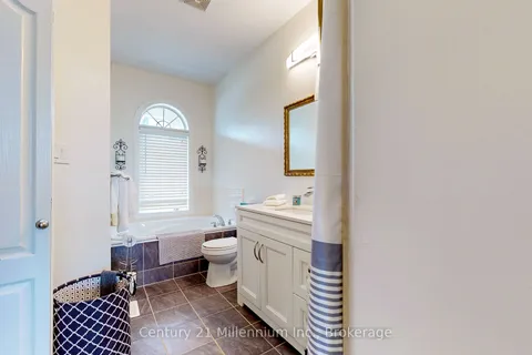 7 Clubhouse Drive, Collingwood, ON L9Y 4Z5