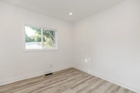 47 Moon Point Drive, Oro-Medonte, ON L3V 0R8