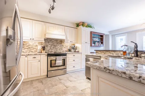 7 Counsellor Terrace, Barrie, ON L4M 7H1