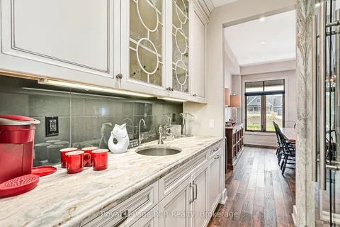 4 Meadowlark Way, Clearview, ON L9Y 0K1