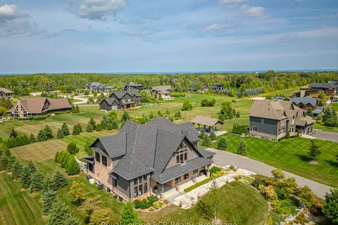 4 Meadowlark Way, Clearview, ON L9Y 0K1