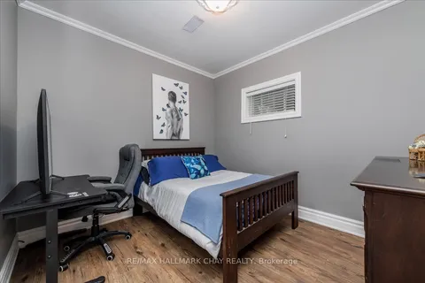 114 Chieftain Crescent, Barrie, ON L4N 6J3