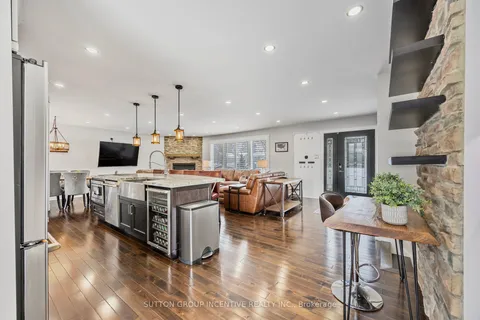 1 Baycrest Drive, Barrie, ON L4M 7C7