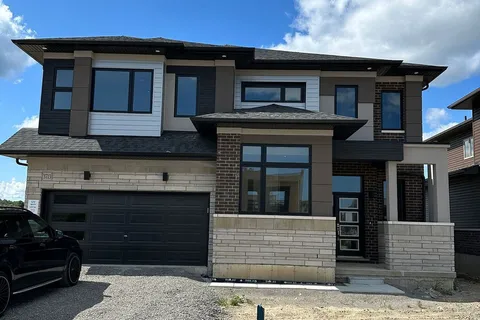 3713 Quayside Drive, Severn, ON L3V 8M9
