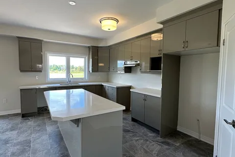 3713 Quayside Drive, Severn, ON L3V 8M9
