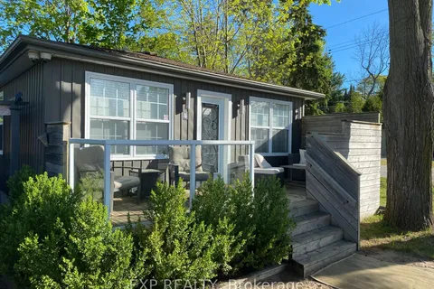 4 Oliver Drive, Tiny, ON L0L 2J0