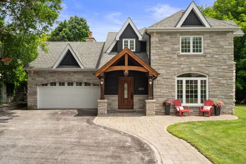 105 Duckworth Street, Barrie, ON L4M 3V9