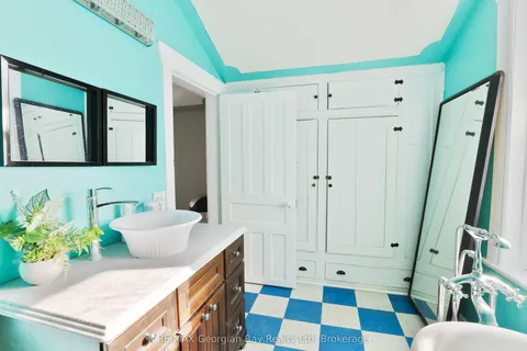 23 Maria Street, Penetanguishene, ON L9M 1L5