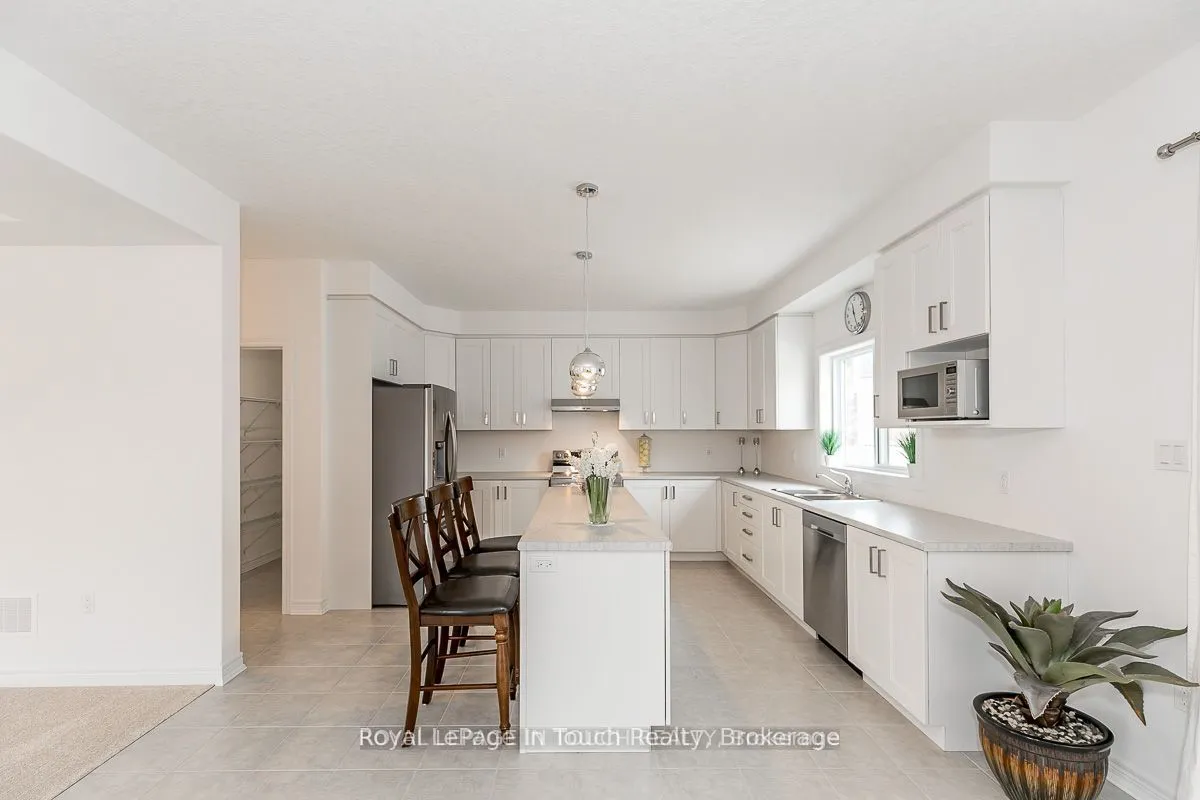 2 ROWLAND Street, Collingwood, ON L9Y 5M5