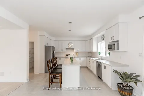 2 ROWLAND Street, Collingwood, ON L9Y 5M5