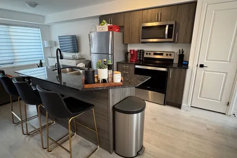 67 Fairlane Avenue, Barrie, ON L9J 0N1