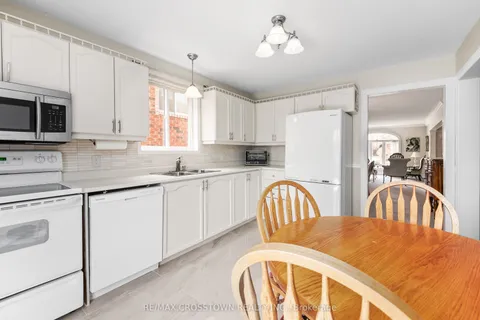 72 Stanley Street, Barrie, ON L4M 6V5
