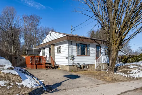 94 Eighth Street, Midland, ON L4R 4A3