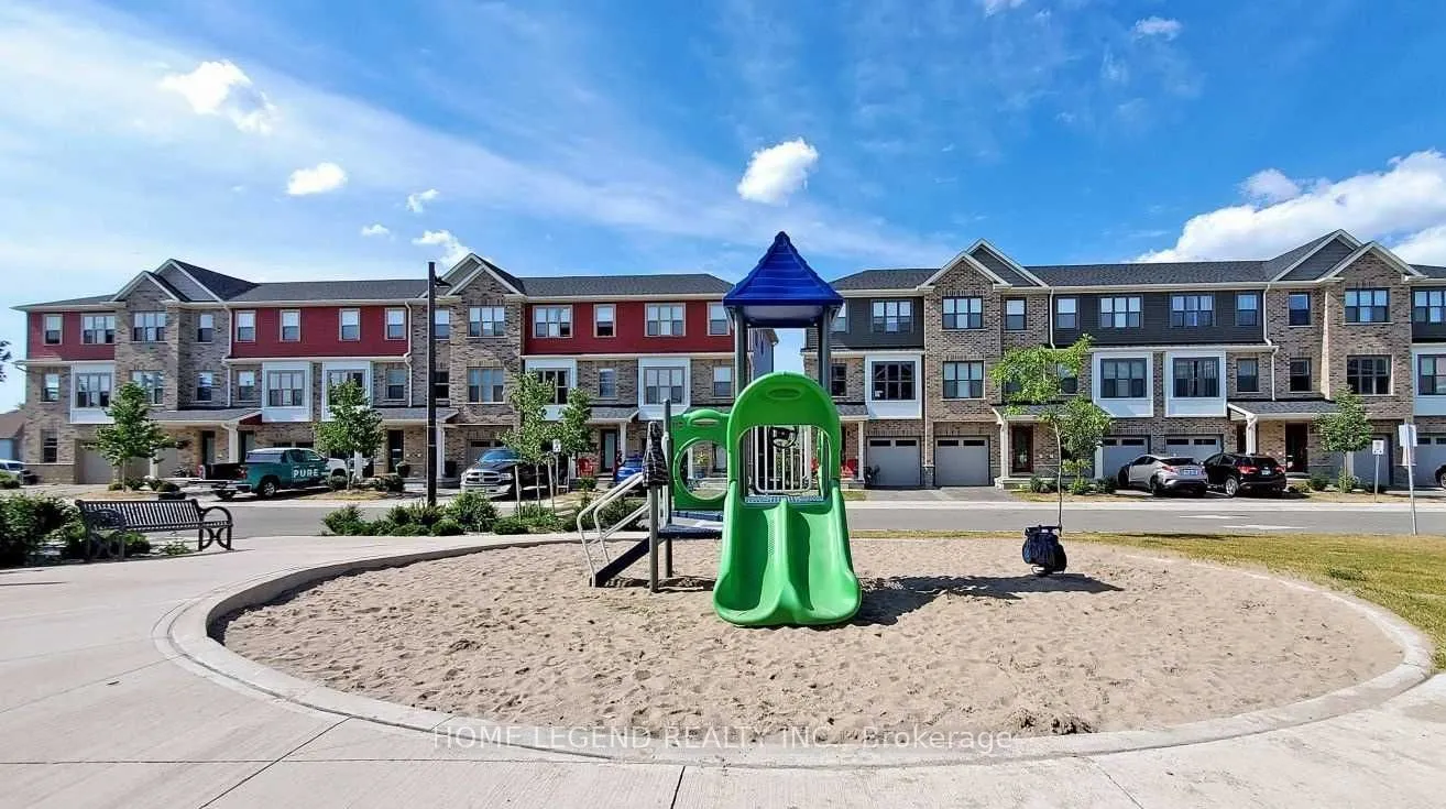 1 Leggott Avenue, Barrie, ON L4M 0K7