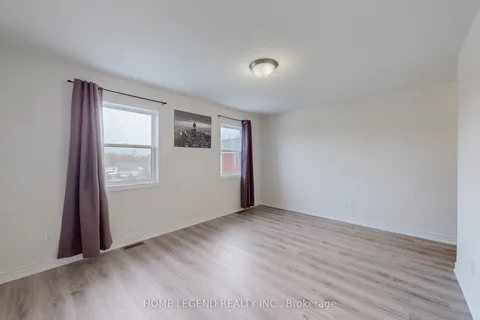 1 Leggott Avenue, Barrie, ON L4M 0K7