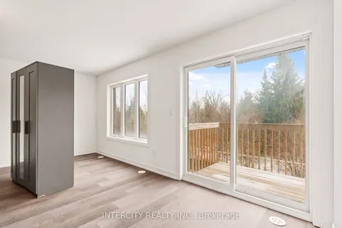 14 Blue Forest Crescent, Barrie, ON L9J 0N3