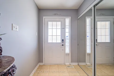 14 Lancaster Court, Barrie, ON L4M 0G1