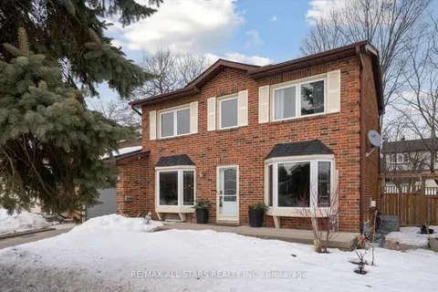 33 Pepler Place, Barrie, ON L4N 5E3