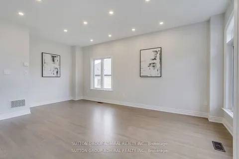 26 Oakmont Avenue, Oro-Medonte, ON L0L 2L0