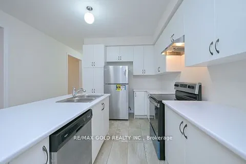 6 Ludlow Drive, Barrie, ON L9S 2Z8