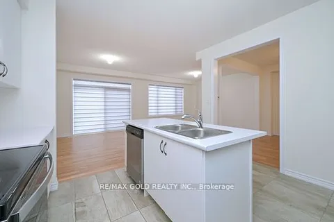 6 Ludlow Drive, Barrie, ON L9S 2Z8