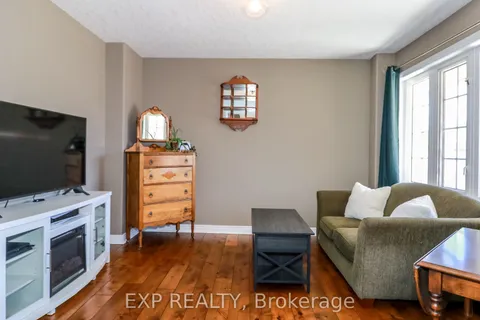 40 Benjamin Lane, Barrie, ON L4N 0S2