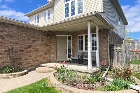 40 Benjamin Lane, Barrie, ON L4N 0S2
