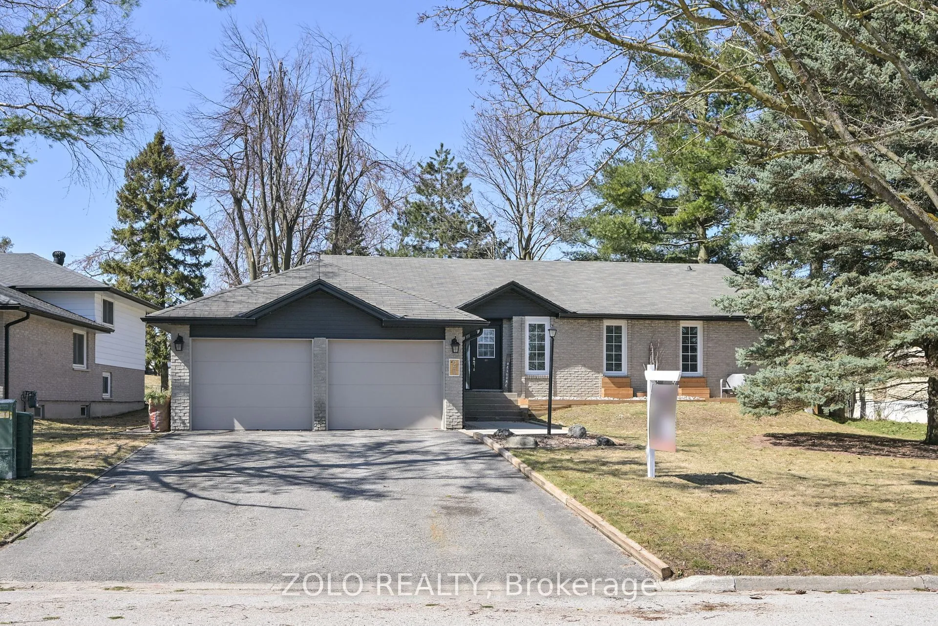 28 Broadmoor Avenue, Barrie, ON L4N 3M9
