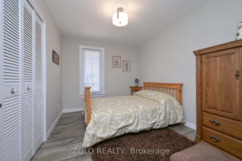 28 Broadmoor Avenue, Barrie, ON L4N 3M9