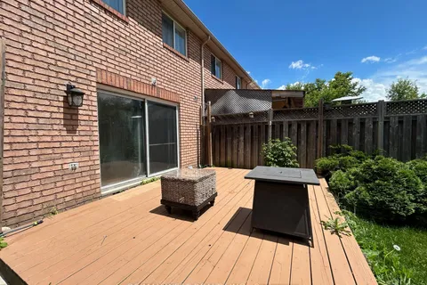 15 Seymour Crescent, Barrie, ON L4N 8N4
