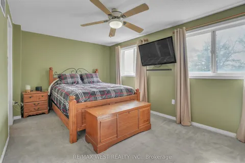 15 Seymour Crescent, Barrie, ON L4N 8N4