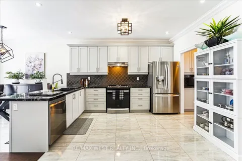 74 Rugman Crescent, Springwater, ON L9X 2A4